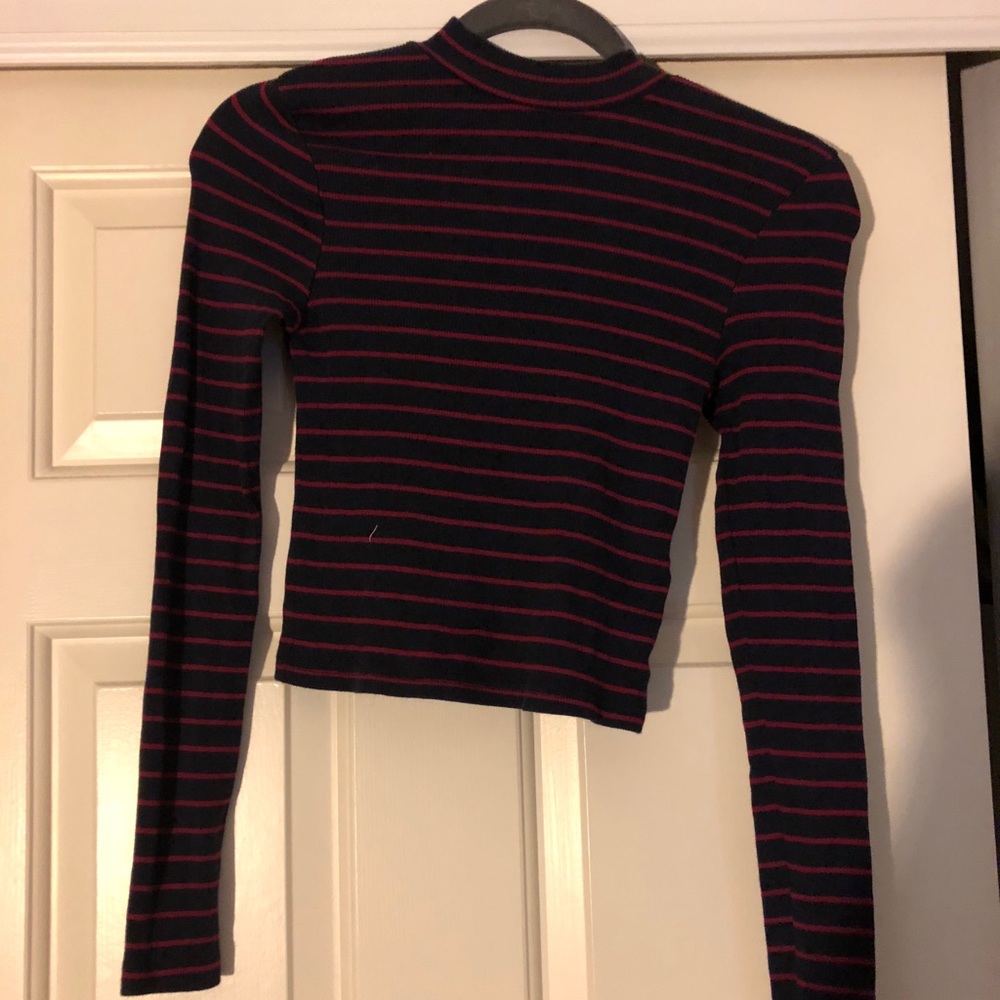Long sleeve striped crop top